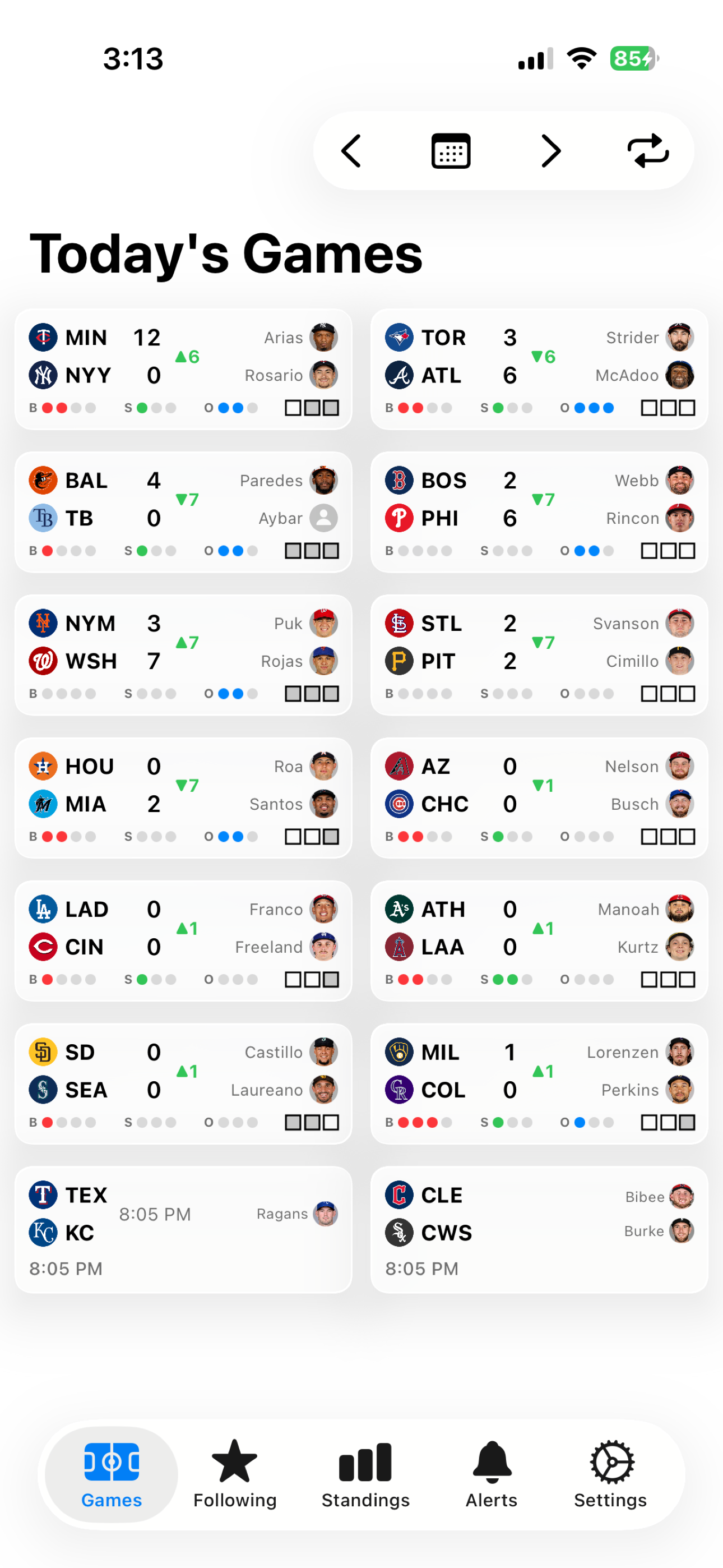 Today's games — team scores, ball/strike/out state, current batter/pitcher, extra-innings runner indicator